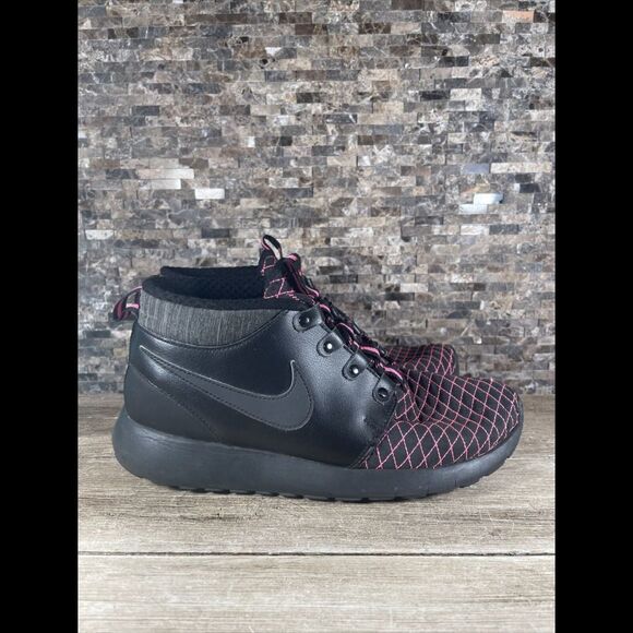 Nike Roshe One Mid Black Pink Leather Sneakers Size 7Y Womens 8.5 807576 001 - Picture 1 of 8